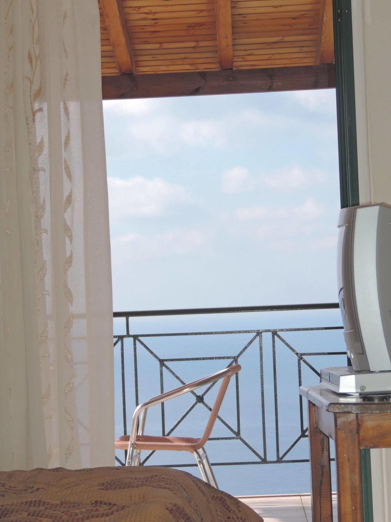 La Casa D' Irene (Adults Only) Hotel อาโยส นิกีตัส ภายนอก รูปภาพ